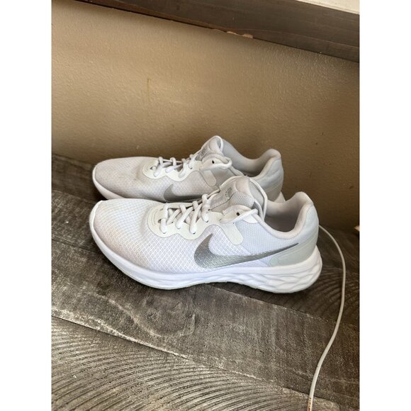 Nike Revolution 6 NN White/Silver Women's Size 7.5 DC3729-101 - Picture 1 of 6